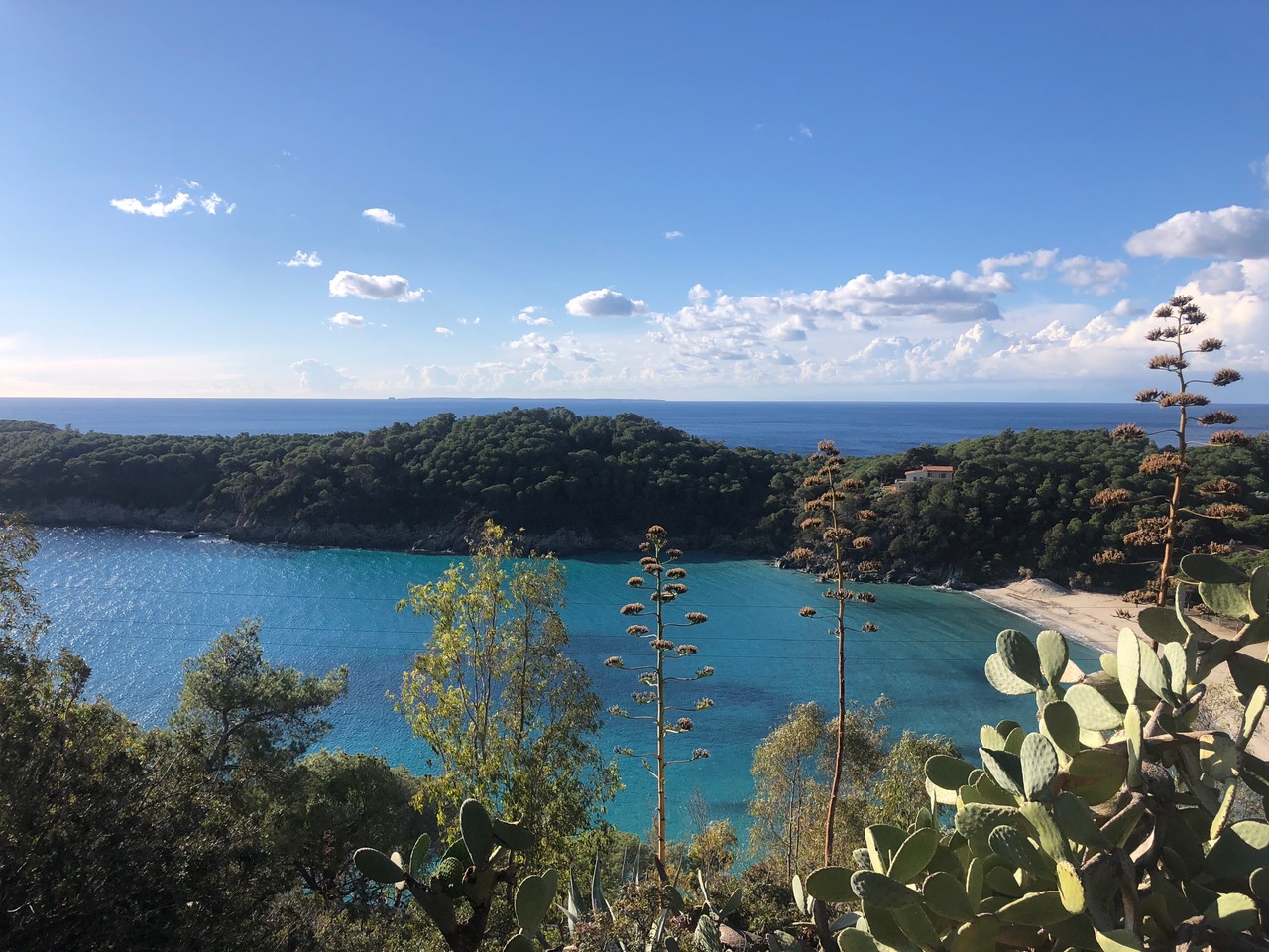 Uitzicht op de baai vanaf het vakantiehuisje op Elba
